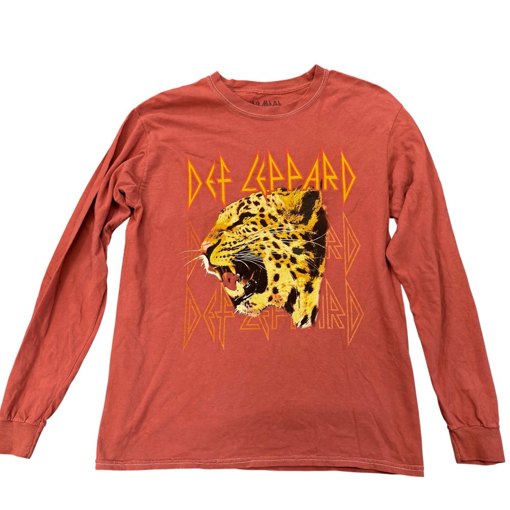Def Leppard Long Sleeve Graphic T-Shirt Mens Medium Red Leopard Rock Band Tee